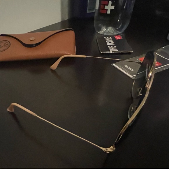 Ray-Ban Sunglasses - Picture 3 of 9